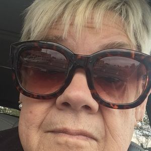 Meet your Posher, Glenda